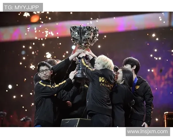 聚焦英雄联盟：探讨FPX战队在赛场上的快速崛起与战术创新